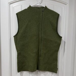 EUC Woolrich Olive Ribbed Wool Zip Vest